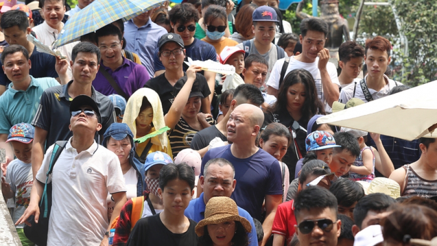 Crowds descend on entertainment areas nationwide for national holidays