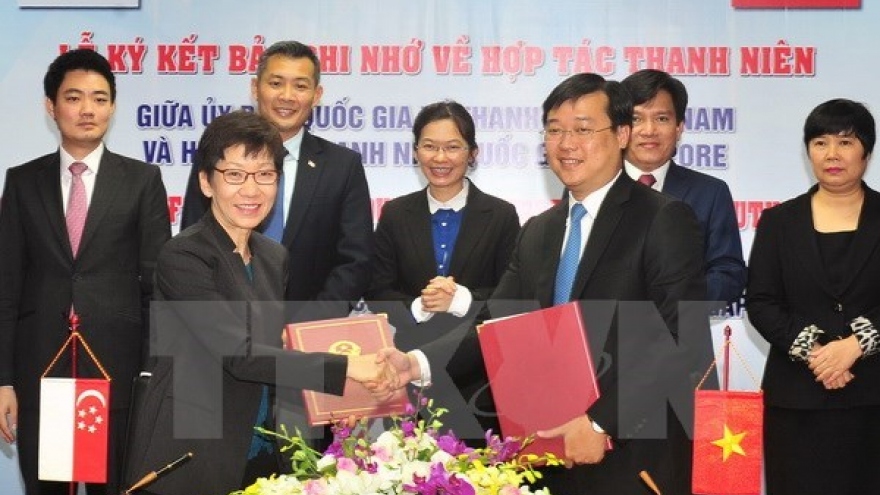 Vietnam, Singapore bolster youth cooperation