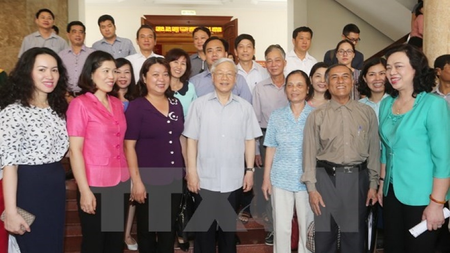 Party chief meets with Hanoi voters