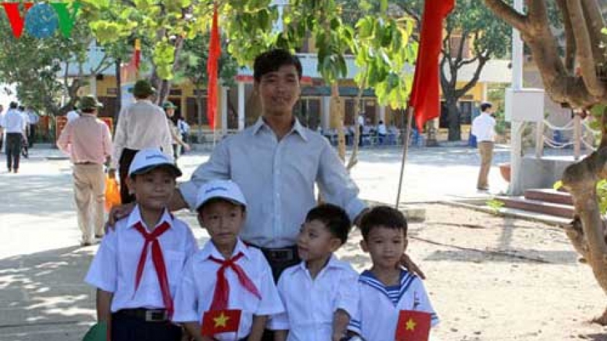 Warm feelings between teachers & students in Truong Sa archipelago