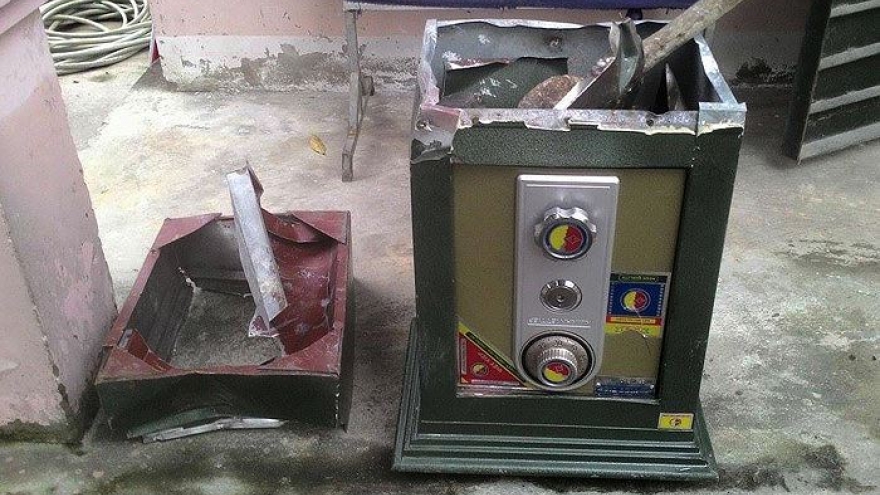 Three Chinese nationals arrested for alleged theft
