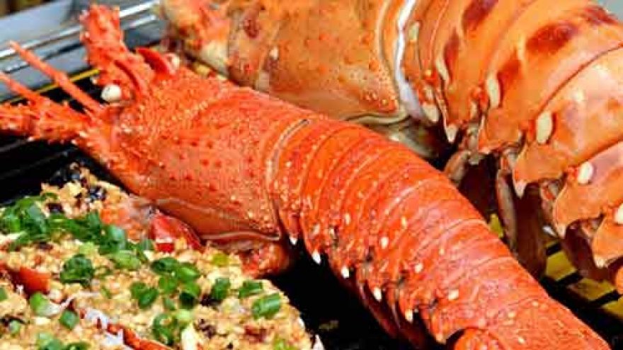 Saigon Café hosts seafood themed dinners in April