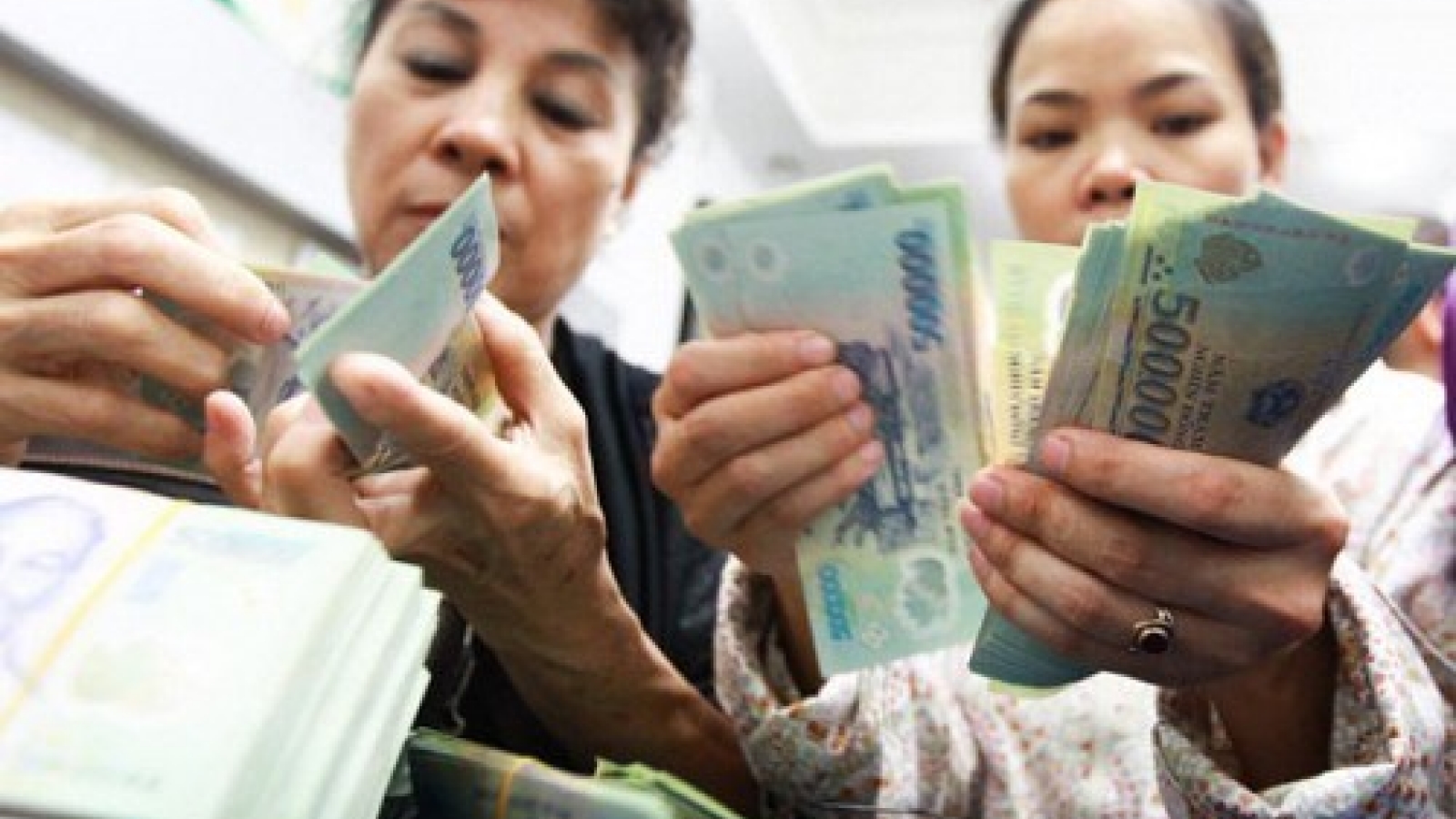 Regular raise in public employees’ basic salary planned in July 2018