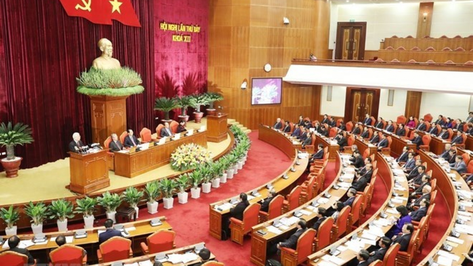 Party Central Committee issues resolution on salary policy reform
