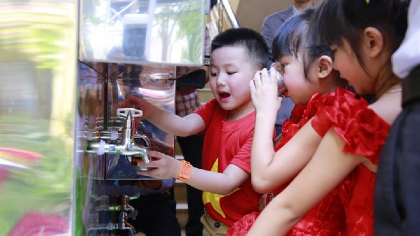 Samsung Vietnam funds water filters for schools in Bac Giang