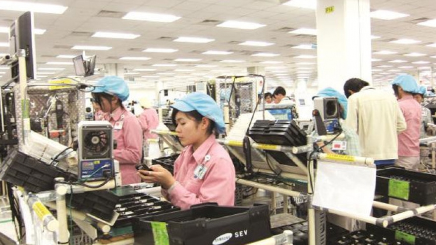 Samsung slump in sales drags on Vietnam economy