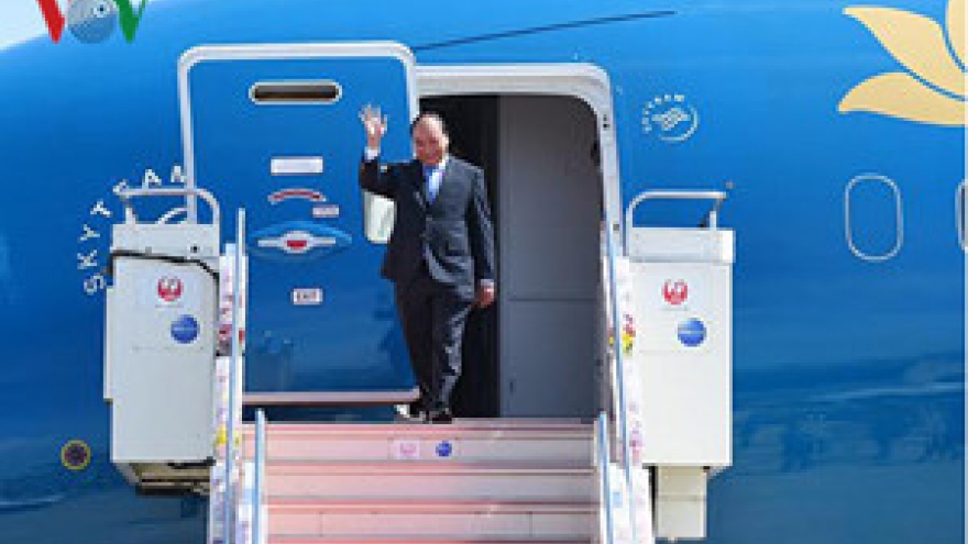 PM leaves Hanoi for ASEAN Summit in Laos