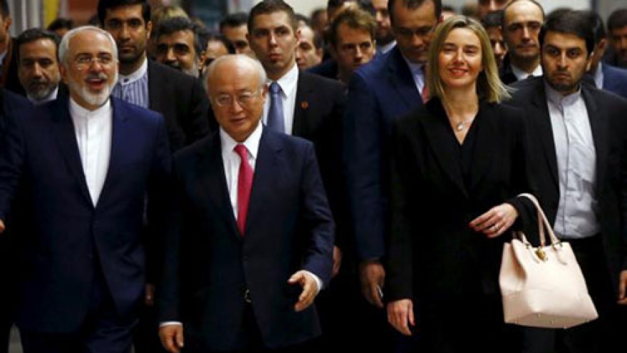 
        Nuclear sanctions lifted as Iran, US agree on prisoner swap
                              
