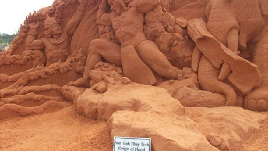 Vietnam’s first sand statue park attracts visitors