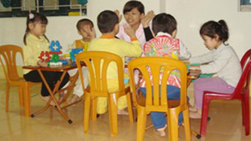 Disabled children learn life skills at Hanoi cafe