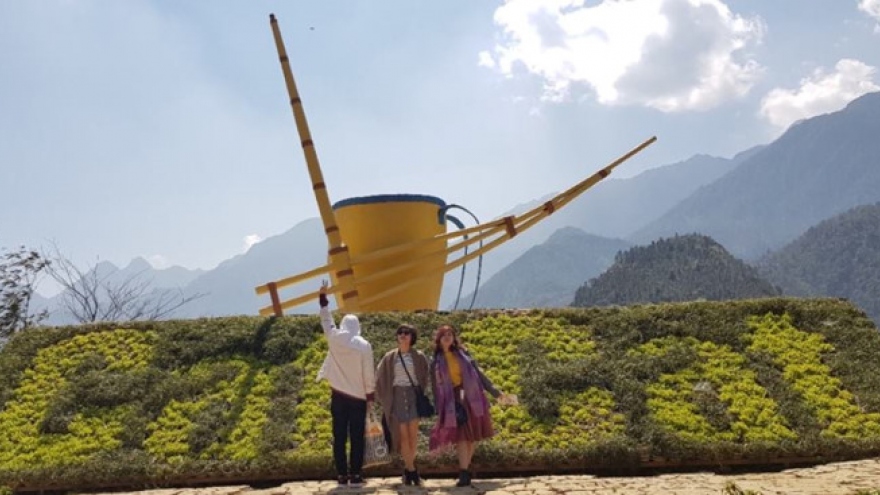 Northwestern tours mushroom in spring