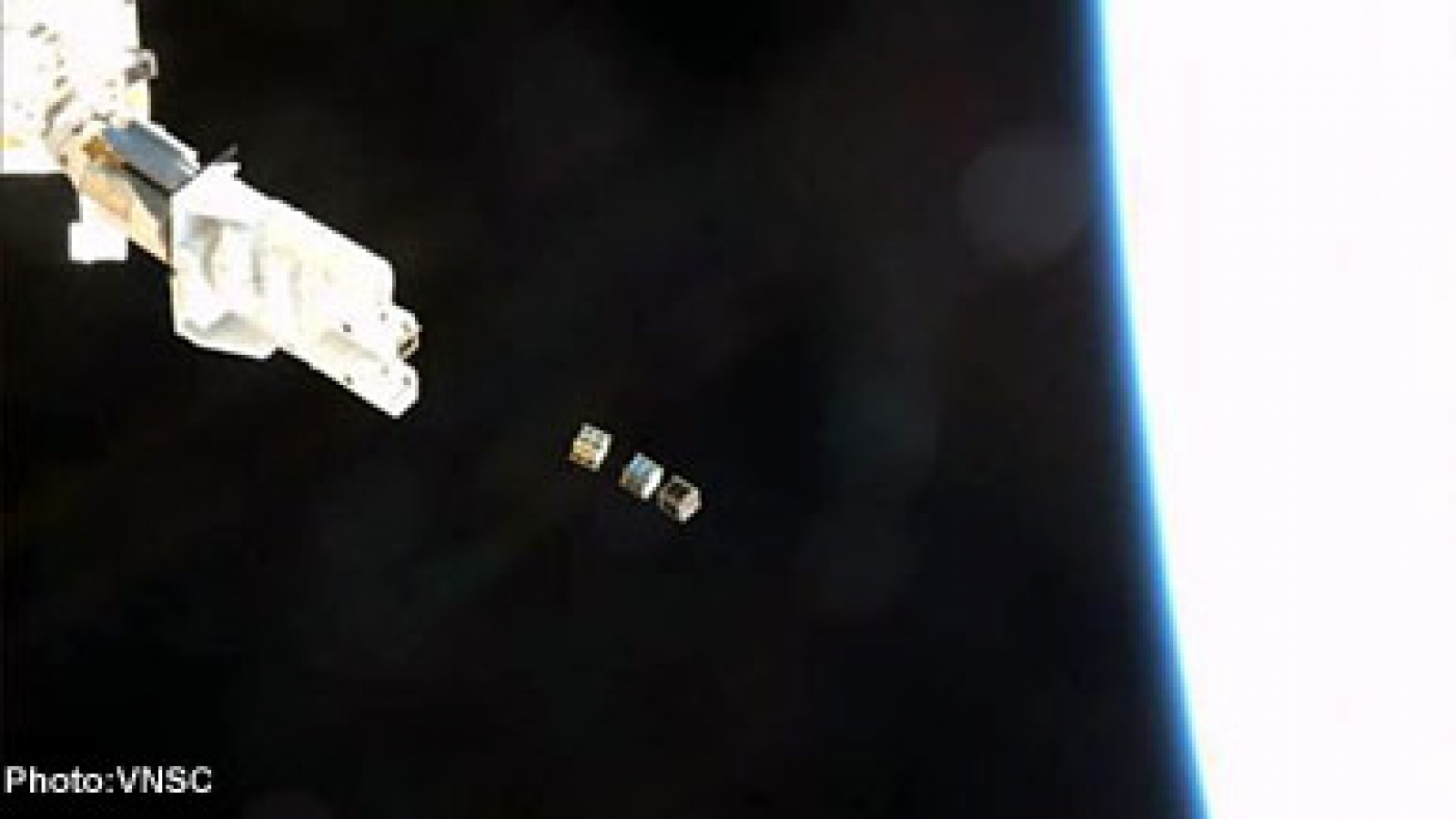 Made-in-Vietnam macro satellite sends first signals
