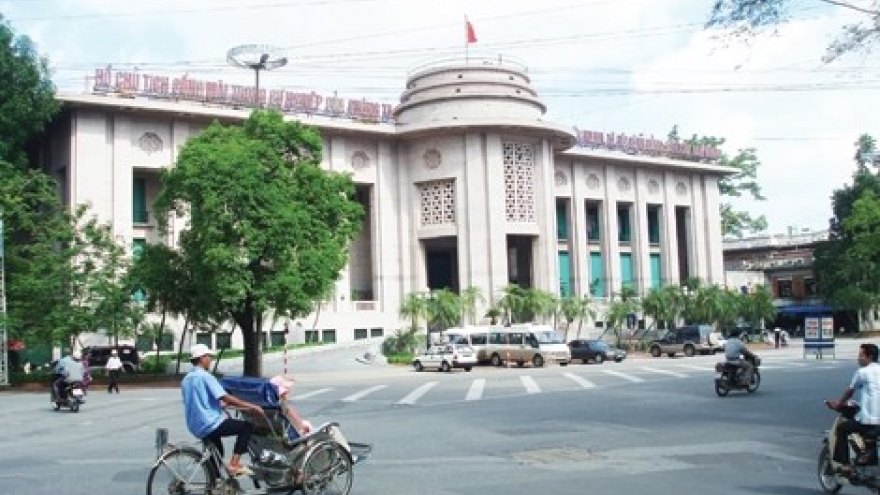 
        Central bank keeps eye on credit growth
                              