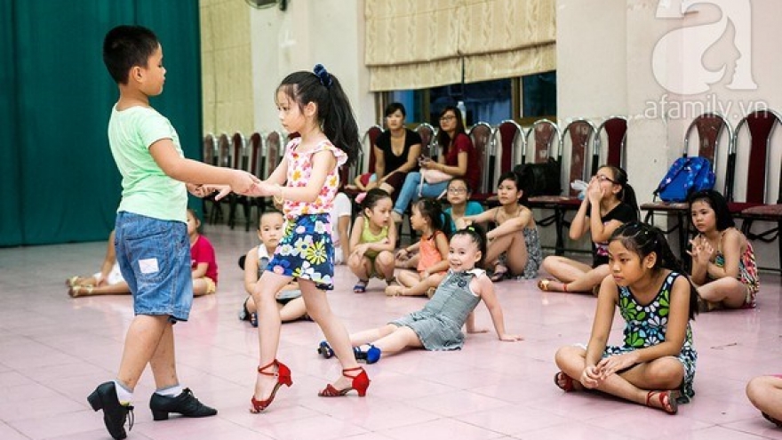 Dancesport becomes popular in Hanoi