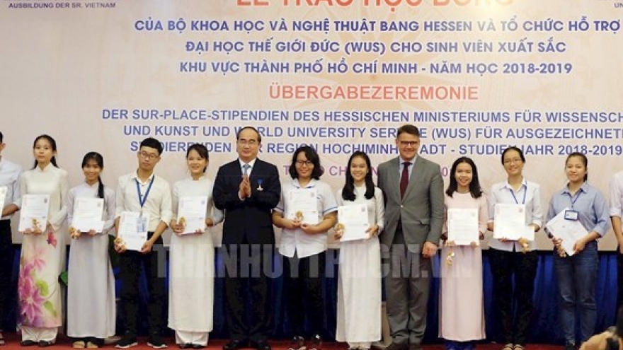 77 HCM City students receive Hessen scholarships