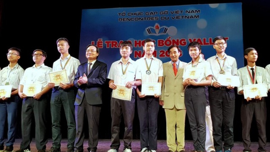 Nearly 500 Vallet scholarships granted to Vietnamese students