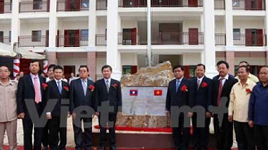 Vietnam hands over newly-built high school to Lao province