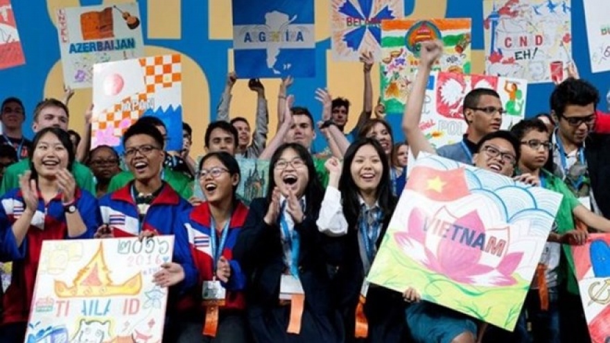 Vietnamese students win prizes at int’l science contest in US