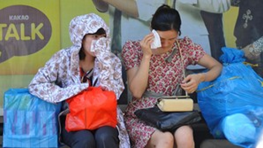 Early summer heat wave bakes Hanoi