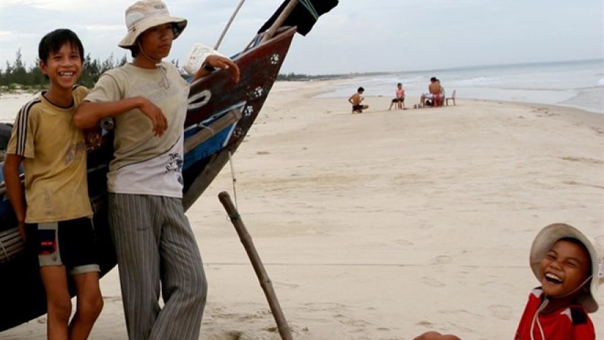 Students in central coastal provinces drop out to work at sea