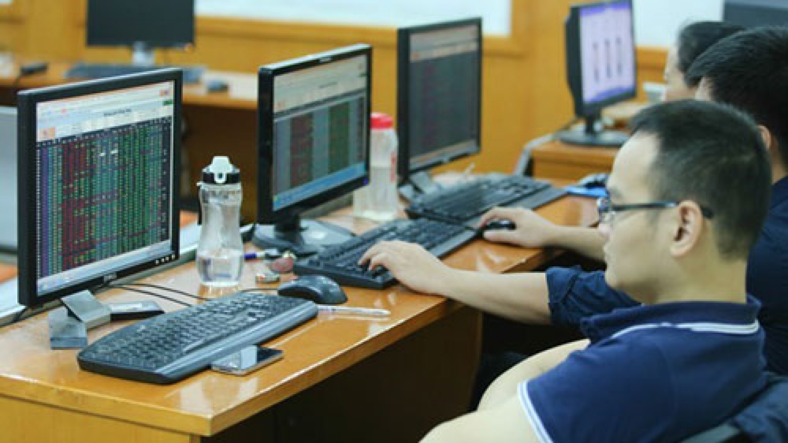 Vietnam draws foreign investment in securities