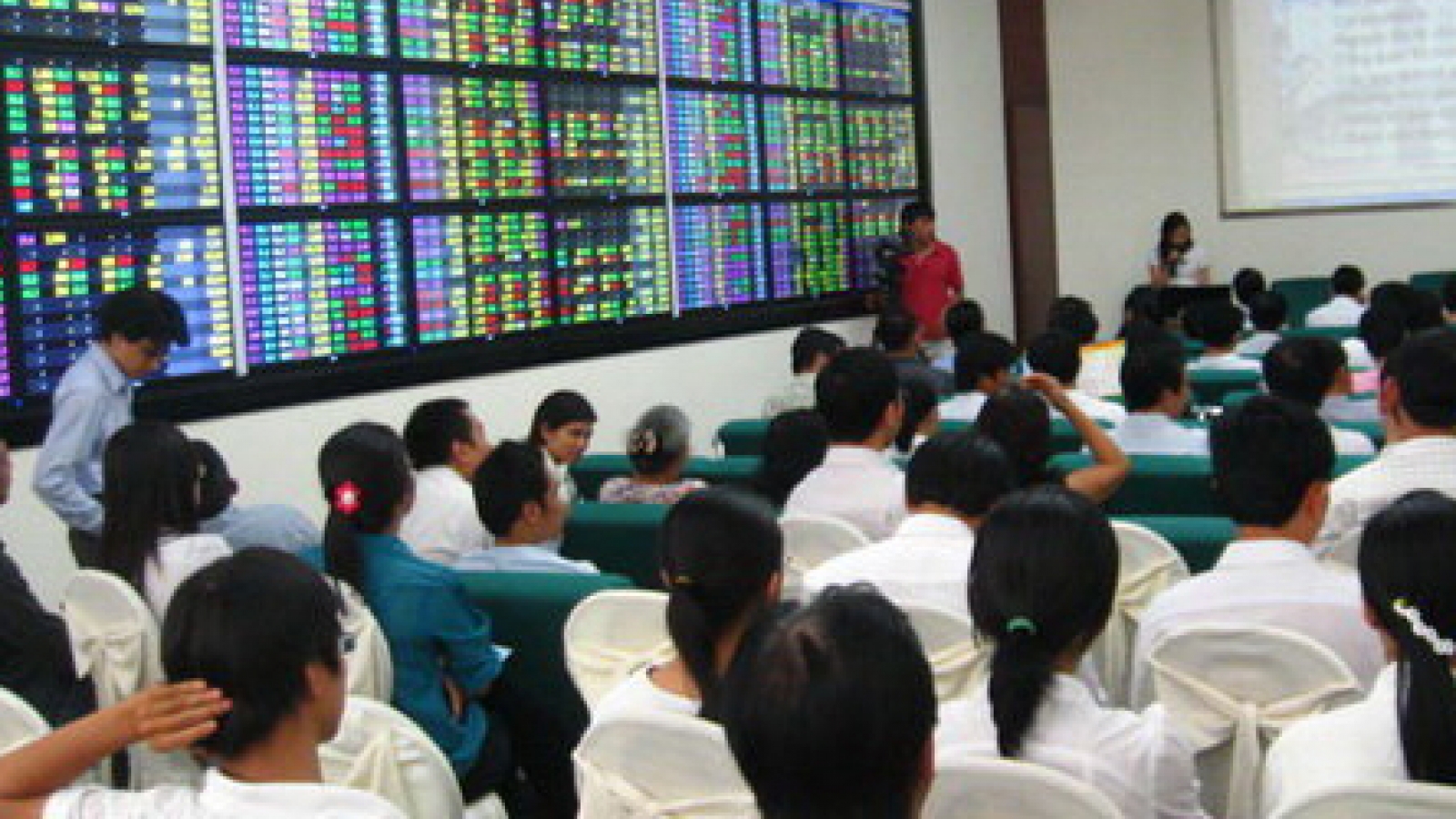 Local securities firms call for raising foreign stake cap