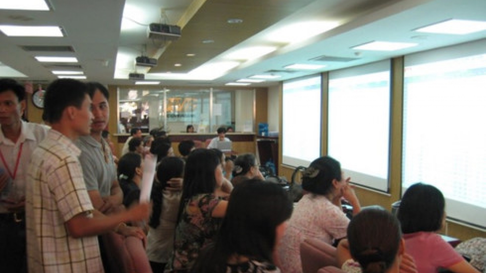 Scarce products in VN’s stock market leave foreign investors with few options