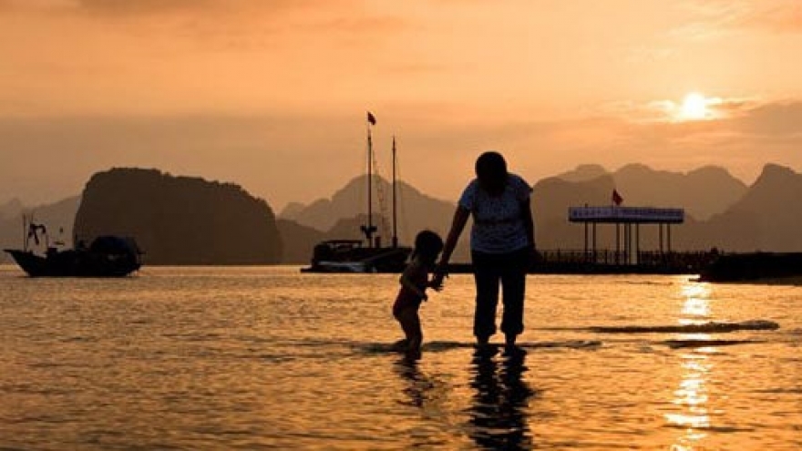 Ha Long Bay among top 9 sunset selfie spots in SEA 