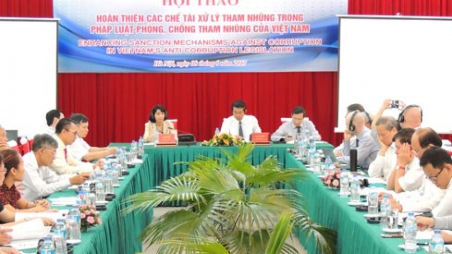Seminar seeks to improve Vietnam’s sanctions against corruption
