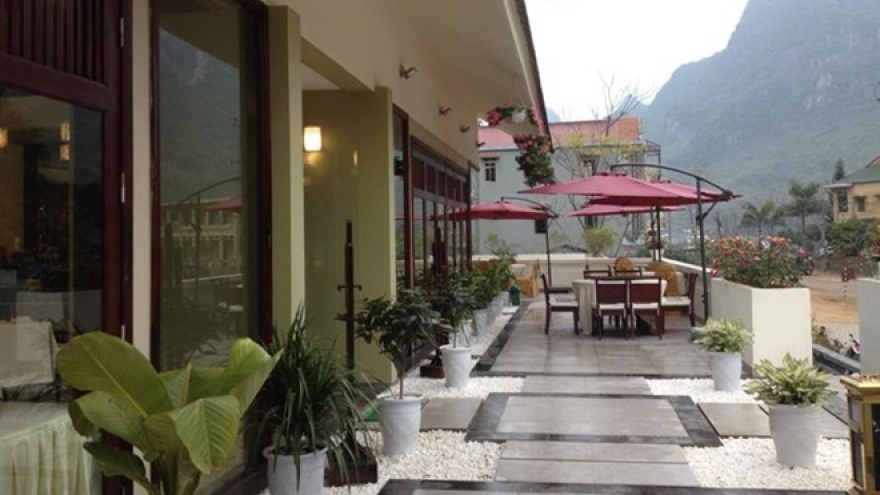 
        Saigontourist promotes new Saigon-Ban Gioc luxury resort
                              