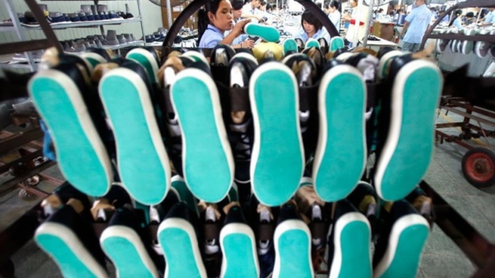 Vietnam economy grows, boosted by exports