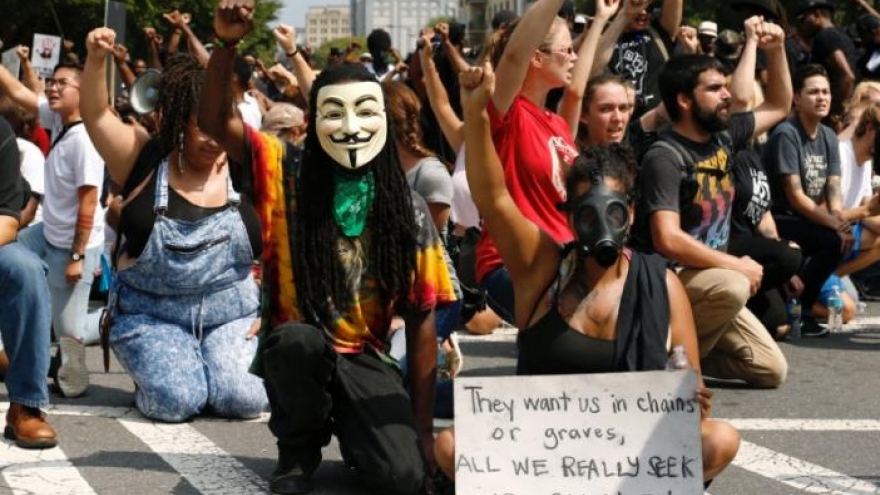 Protesters march near NFL game after release of Charlotte shooting video