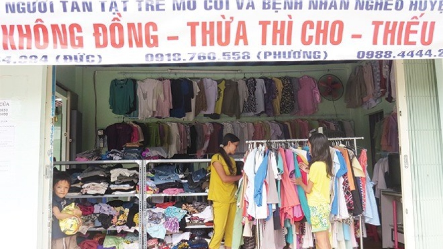 “Khong (Zero) Dong” shop offers free goods to people in need