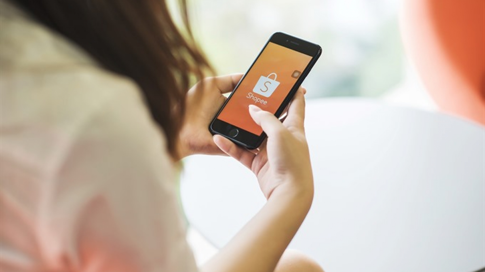 Foreign players eye Vietnam e-commerce