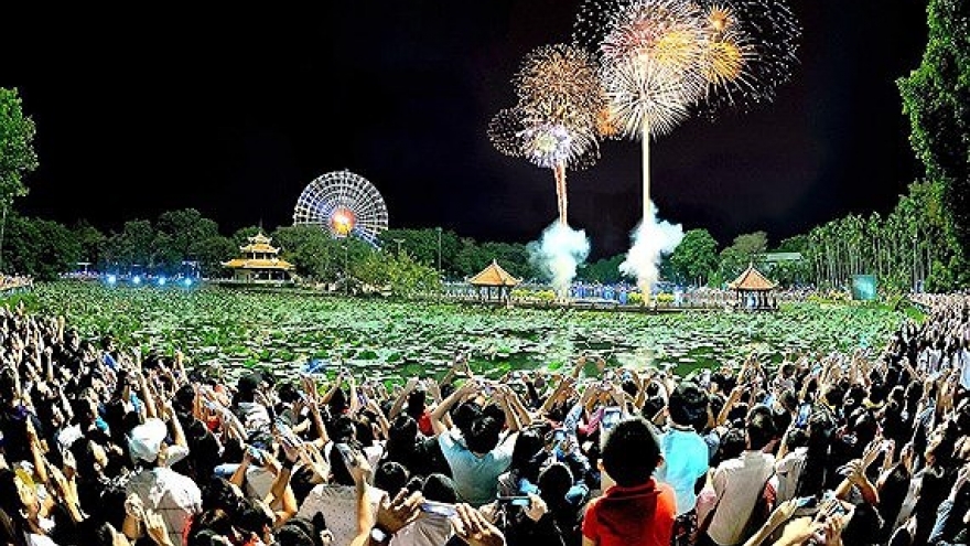 Visitors sure to enjoy jubilant festive holidays in HCM City
