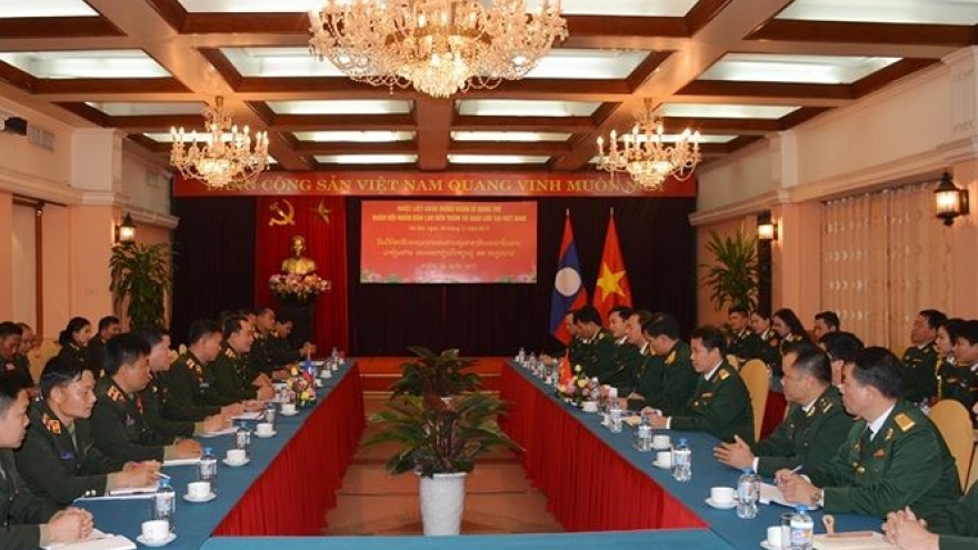 Vietnamese, Lao young officers hold exchange