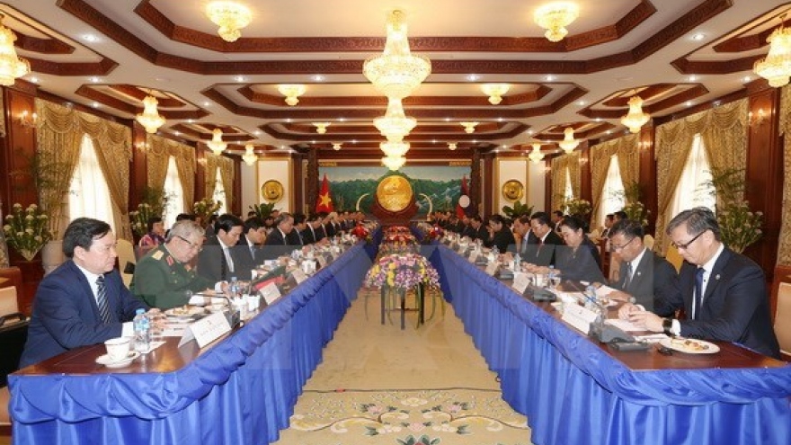 
        Vietnam, Laos sign seven cooperation documents
                              