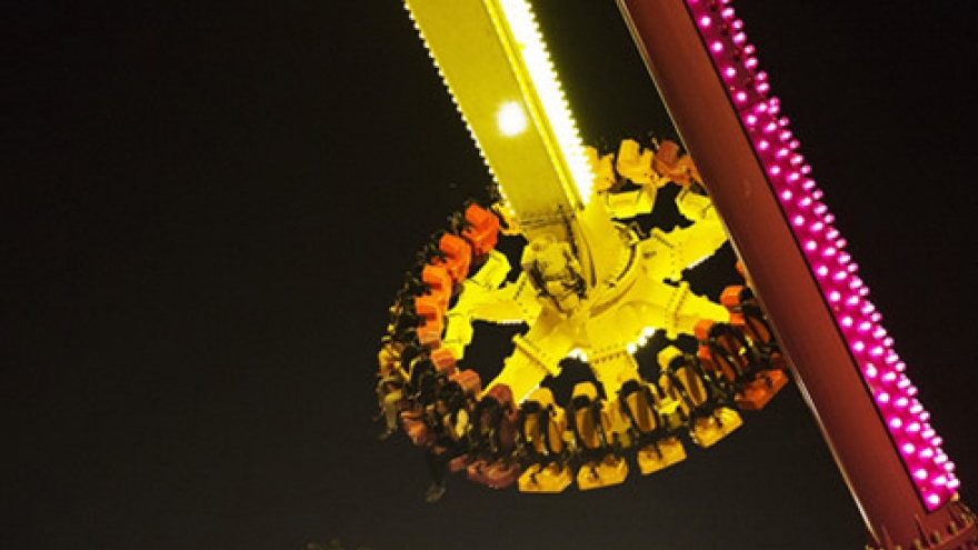 Spirits soar as giant Ferris wheel comes to Danang
