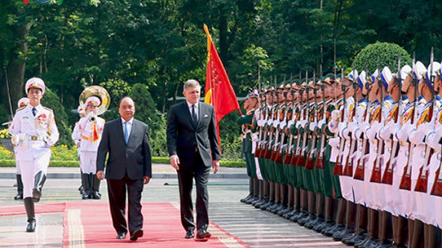 Slovak Prime Minister concludes Vietnam visit