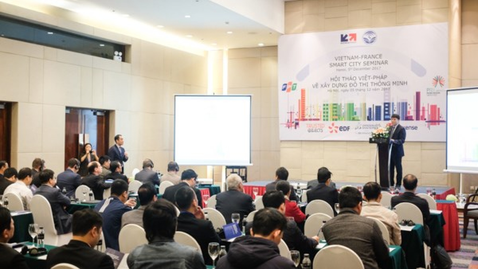 France shares experience in building smart cities
