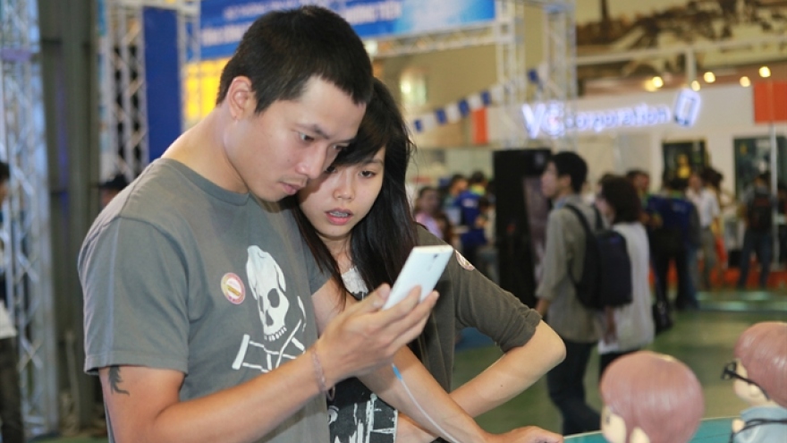 Vietnam smartphone subscription to triple