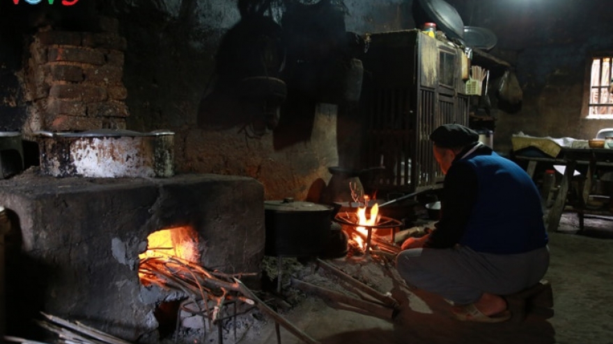 Wood stove of the Tay in Binh Lieu
