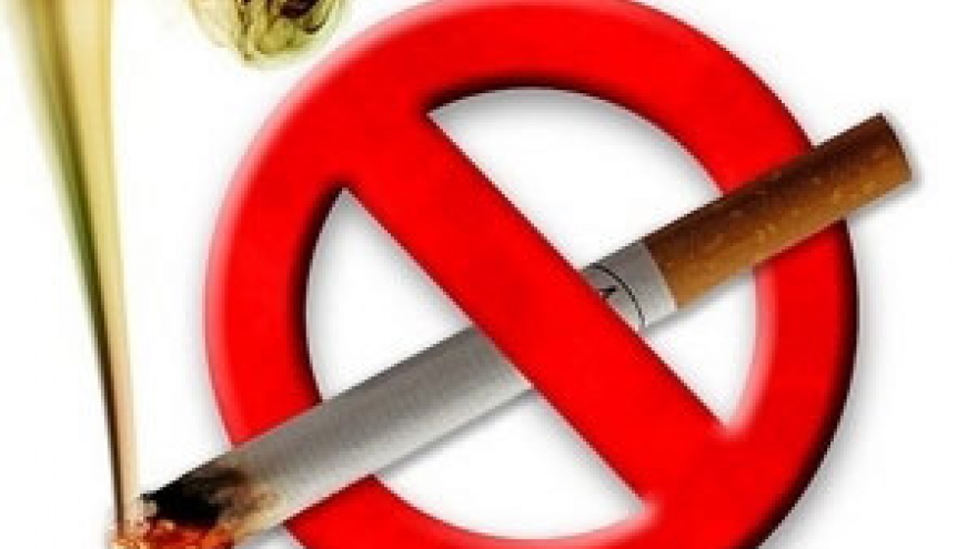 Anti-smoking law comes into effect 