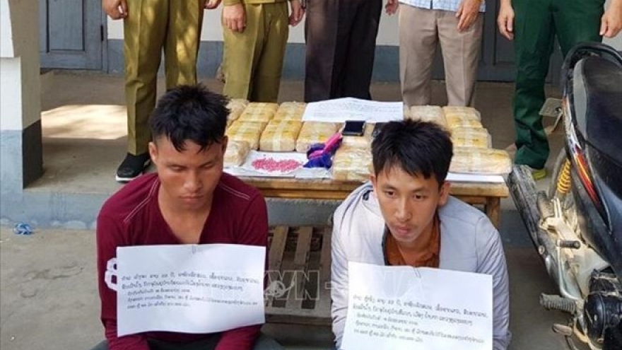 Lao men arrested for smuggling 120,000 meth pills