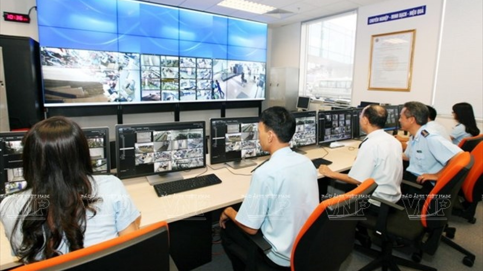 Hanoi cracks down on smuggling via aviation, delivery service