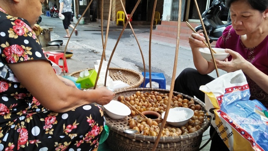 Chill this summer with Hanoi specialty: cold snail noodles