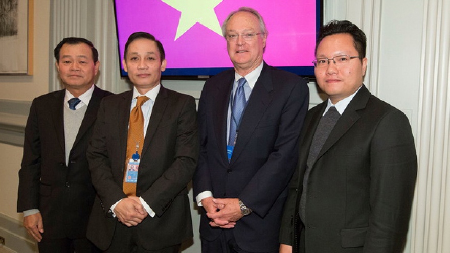 HOSE, NYSE strengthen cooperation