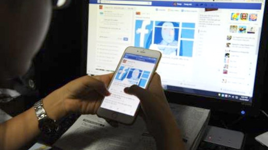 Danang bans civil servants from social media during work hours