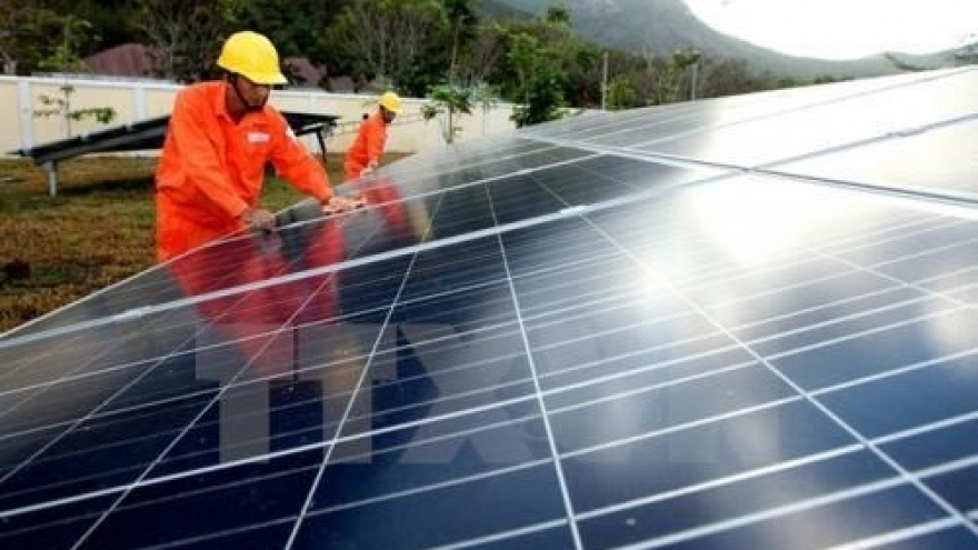 Ninh Thuan grants investment licences to nine solar power projects