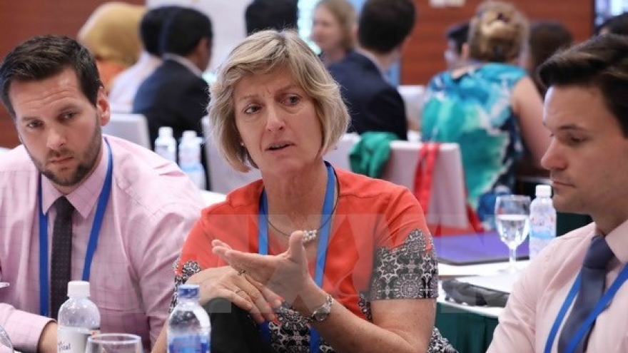 
        APEC SOM 2 continues discussing women’s role, HR development
                              